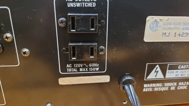 JVC RX-401 AM/FM Computer Controlled Stereo Receiver in Stereo Systems & Home Theatre in Mississauga / Peel Region - Image 10