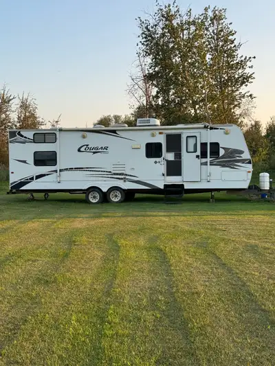 2009 keystone Cougar 301BHS 34.33ft 8ft width 11.17 ft height Sleeps 10 Quad bunks Queen bed Sofa be...