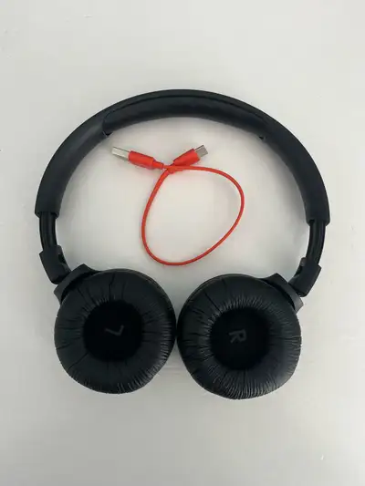 Wireless JBL headphones with charging cord. In mint condition and sanitized. Message if you’re inter...