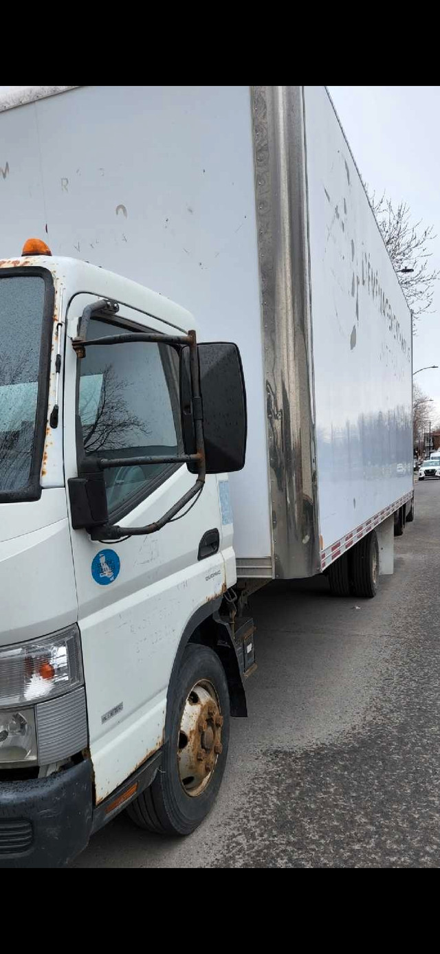 Camion à vendre mitsubishi fuso 2012, boites 22' dans Autos et camions  à Ville de Montréal - Image 2