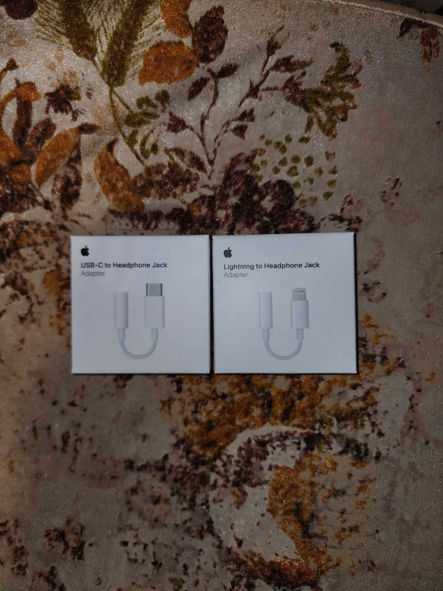 Apple usb c and lightning headphone jack dans Accessoires pour cellulaires  à Ville de Montréal