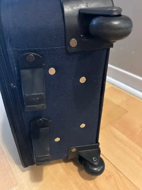 Carry on luggage suitcase $30, navy22” x 13.5” x 6.5” + more in Bags & Luggage in City of Toronto - Image 11