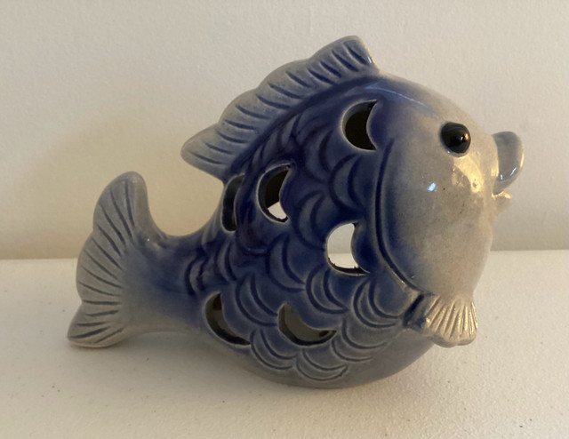 Super Cute Grey and Blue Ceramic Fish Tea Candle Votive Holder dans Décoration intérieure et accessoires  à Ouest de l’Île