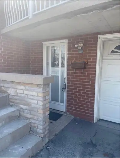Available from July 15, 2026 Major Intersection Williams & Kennedy 1 Bed + 1 Den walkout basement av...