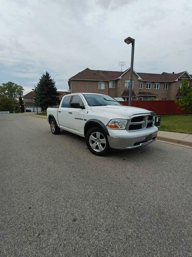 2011 dodge ram 1500 5.7 hemi in Cars & Trucks in Mississauga / Peel Region