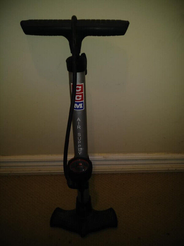 CCM Air Supply floor stand pump with gauge in Clothing, Shoes & Accessories in Mississauga / Peel Region - Image 3