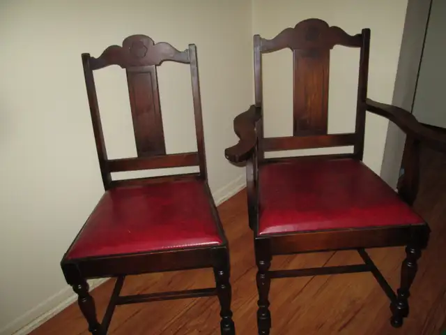 1920s-1930s Antique Black Maple Dining Room Suite in Dining Tables & Sets in Hamilton - Image 5