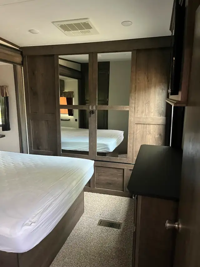 2018 Montana 374FL 5th Wheel Camper in Travel Trailers & Campers in Regina - Image 8