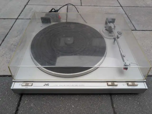 VINTAGE JVC MODEL L-A21 TURNTABLE - Tested in Stereo Systems & Home Theatre in Markham / York Region - Image 2