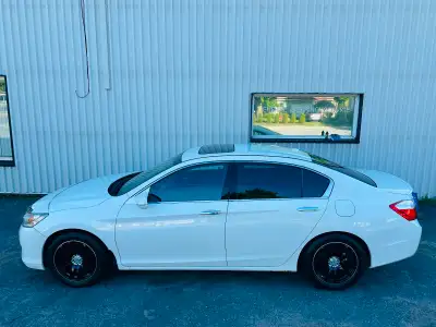 Lisez au complet et laissez-moi votre numéro si vous êtes sérieux. Merci Honda Accord Touring moteur...