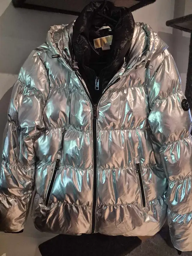 Manteau hiver Michael Kors négociable ! in Women's - Tops & Outerwear in City of Montréal - Image 2