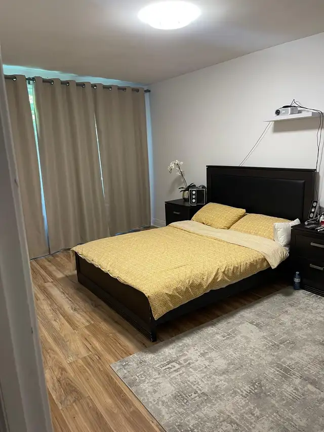 ***4 1/2 Apartment Available for Immediate Move-in Near the Metro***