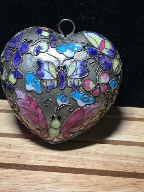 BEAUTIFUL Vintage Chinese ENAMEL Silver Cloisonne HEART 3” H in Arts & Collectibles in Vancouver - Image 3
