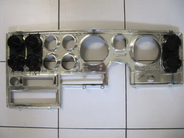 Pontiac Grand Prix Instrument Cluster Surround Bezel 1981 - 1987 in Arts & Collectibles in Mississauga / Peel Region - Image 4