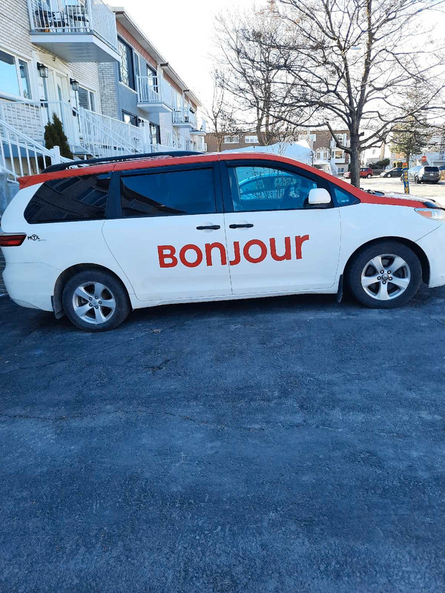 Toyota sienna 2017 ex.taxi moteur changé  et transmission  remis in Cars & Trucks in Kelowna - Image 2