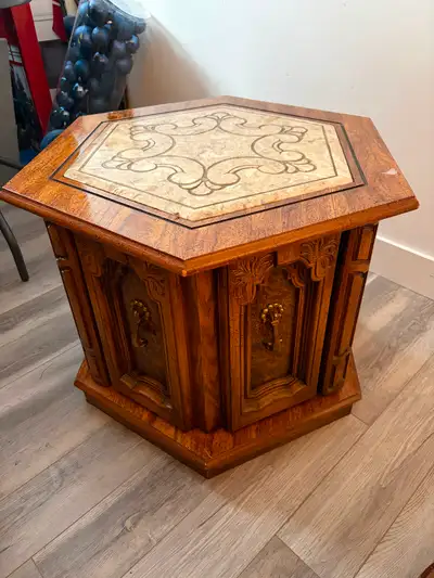 Meubles antiques en bois et marbre, View more
