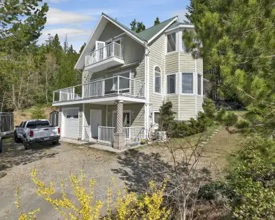 Surrounded by scenic Vancouver Island Mountains, this unique 2676sqft home has incredible views from...