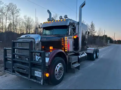 2000 Freightliner Classic Build date of 10/99 Id guess about 3mill kms on truck 475 2SW Cat roughly...
