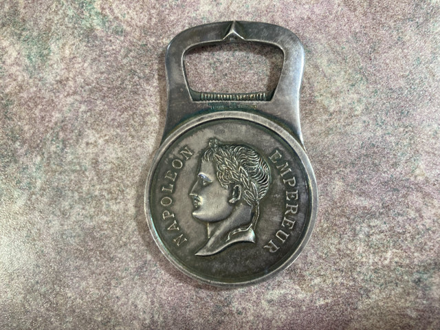 CHRISTOFLE FRANCE - COLLECTION GALLIA - BOTTLE OPENER - NAPOLEON dans Art et objets de collection  à Longueuil/Rive Sud - Image 3