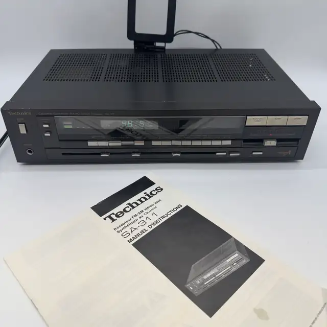 Vintage 1980s Technics SA-311 Quartz Synthesizer FM/AM Stereo Ma in Stereo Systems & Home Theatre in City of Toronto - Image 3