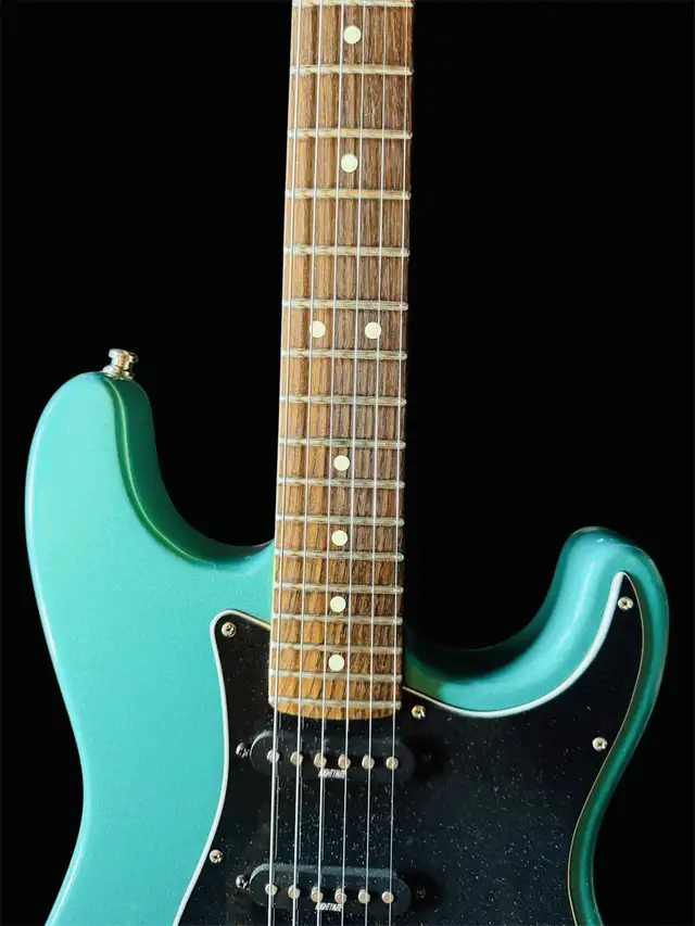 1994 Fender American 40th Anniversary  Stratocaster in Guitars in Calgary - Image 5