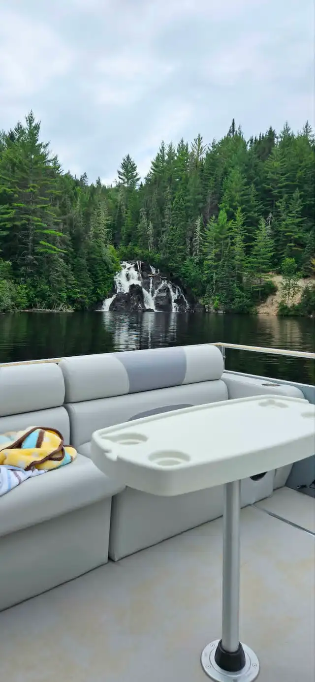 Ponton maison 26 pieds- Houseboat in Other in Lac-Saint-Jean - Image 11