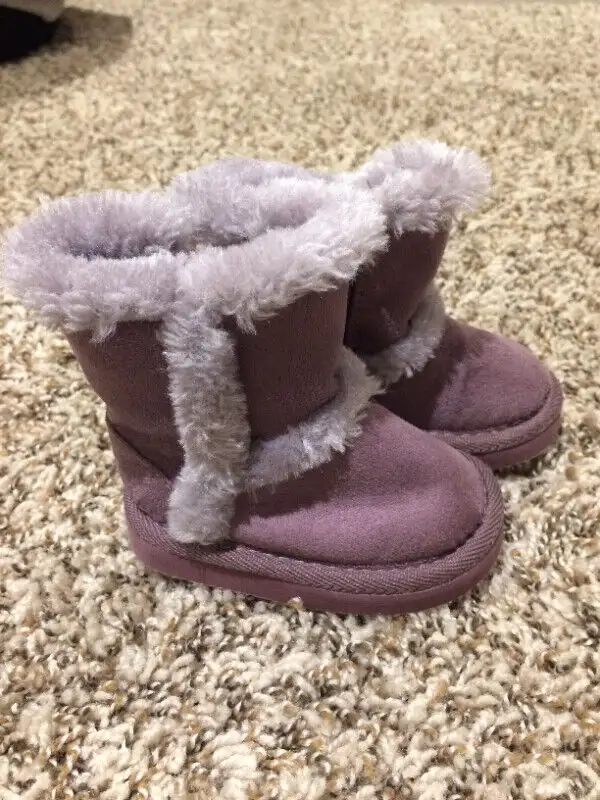 Many Girls Shoes (sizes 2 - 9) in Kids & Youth in Cambridge - Image 9