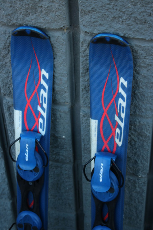 Elan Vario snowblades short skis for adults with non releasable in Ski in City of Toronto