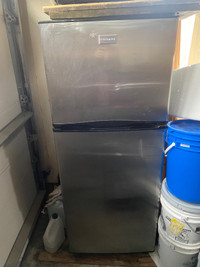 Frigidaire 24" 10.1 Cu. Ft. Top Freezer Refrigerator 