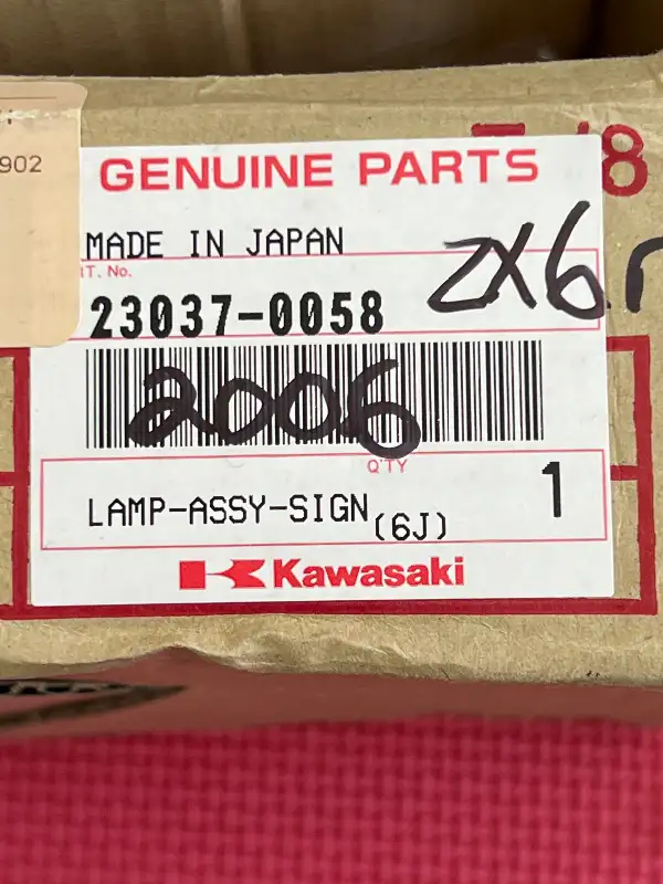 Kawasaki Ninja zx6r 600 Turn Signal Lamp assembly oem 23037-0058 in Other in Barrie - Image 7