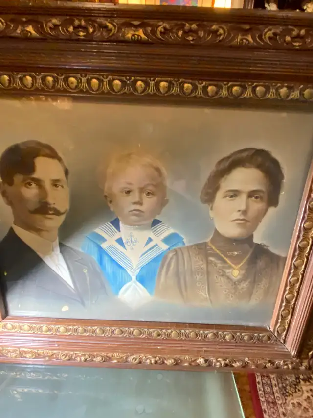 Antique Picture Family Frame Carved Wood & Convex Glass in Arts & Collectibles in Vancouver - Image 10