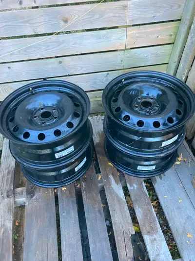 17” 5x112 winter steelies came off 23 vw Taos. Great shape only used two seasons. Not bent or warped...