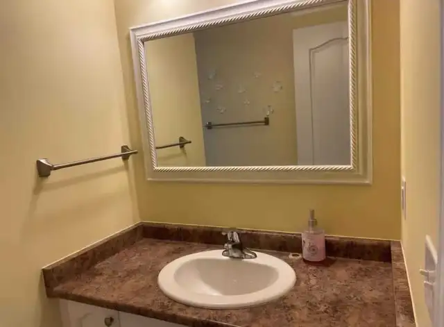 Private Room with Private Washroom for Rent on First Floor in Room Rentals & Roommates in Oshawa / Durham Region - Image 5