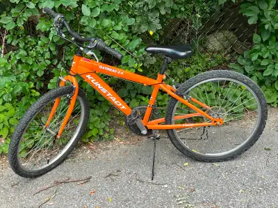 Kids Kunstadt bike, orange color in good condition. Size is suitable for approx. 9-12 years old.