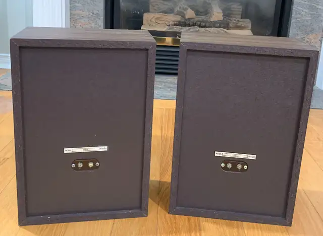 Vintage Bookshelf Speakers in Speakers in Markham / York Region - Image 4