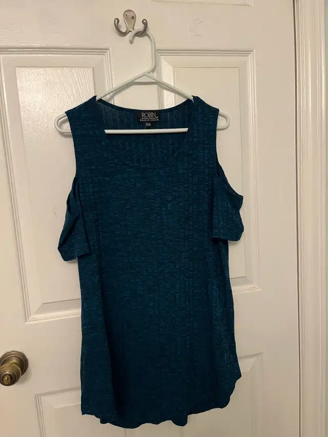 sweater set, never worn, XXL, $10 in Women's - Tops & Outerwear in City of Halifax - Image 2