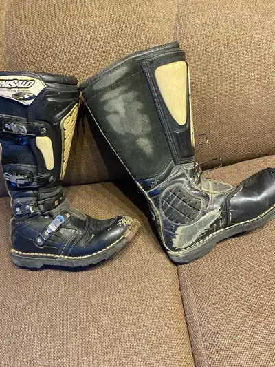 Sinisalo Motocross Boots, Size 9. These boots are old and wore out, they are barely better than noth...