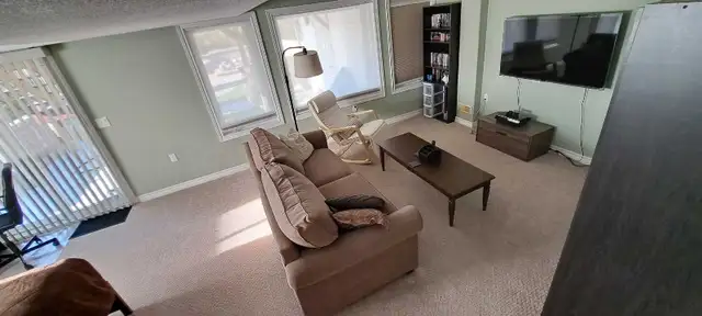 Beautiful Sunny Walkout Bedroom in Room Rentals & Roommates in Peterborough - Image 7