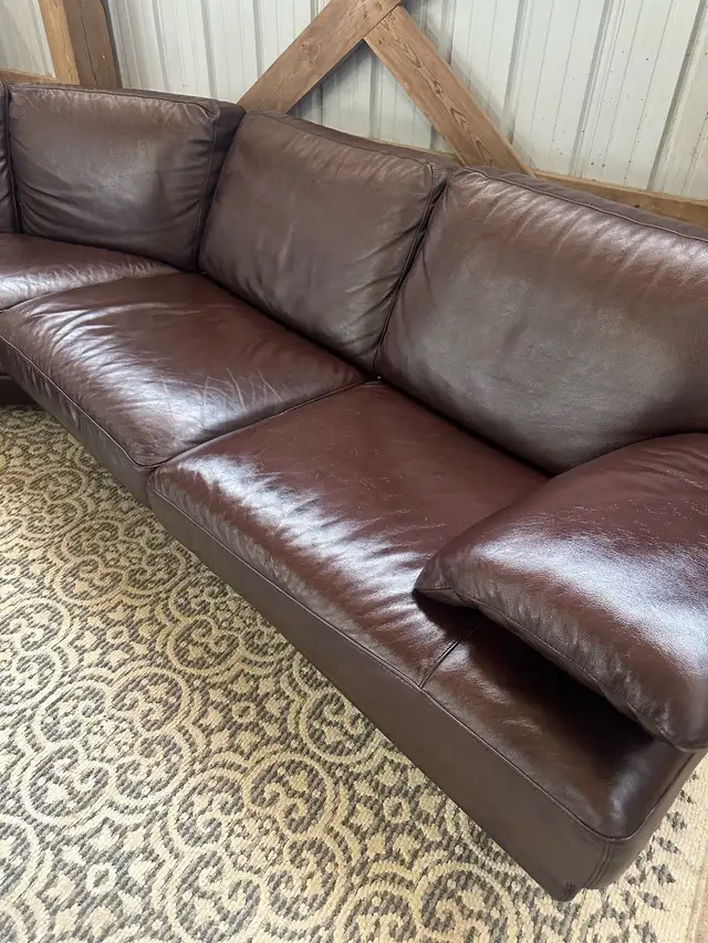 Natuzzi Custom Leather sectional made in Italy in Couches & Futons in London - Image 3