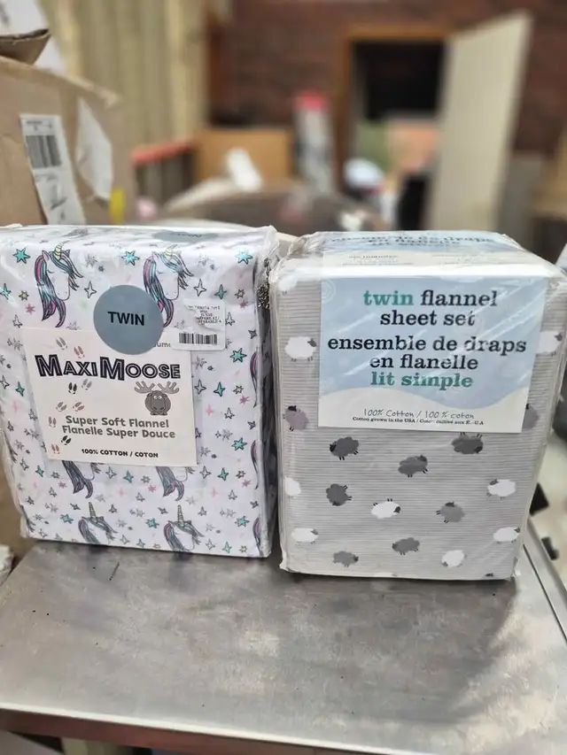 2 sets - Flannel bed sheets, twin size