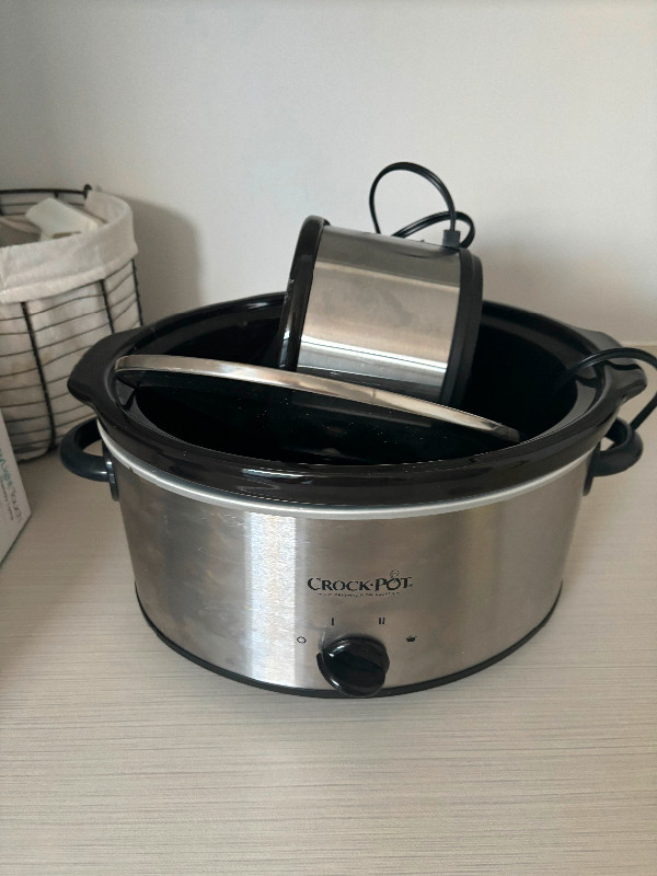 Crock pot slow cooker and dip warmer in Microwaves & Cookers in Saskatoon