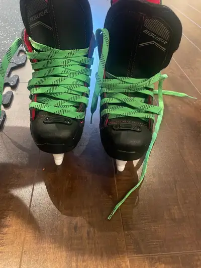 Y10 hockey skates, View more