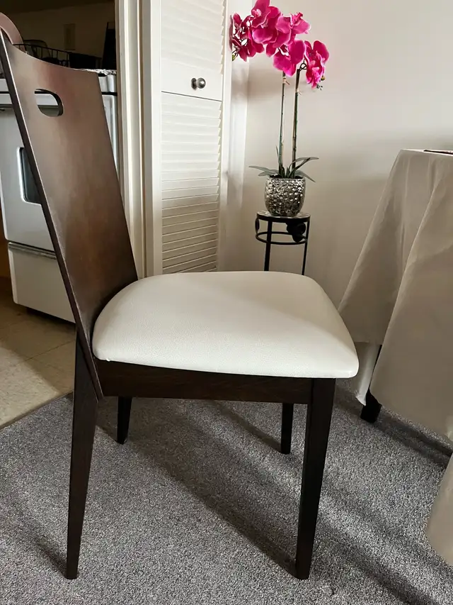 Dinning Table real wood with 4 chairs in Dining Tables & Sets in City of Toronto - Image 11