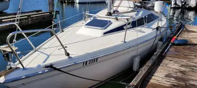 28ft Maxifenix8.5. This well built Swedish cruiser/racer has a nice roomy teak interior, new sails 2...