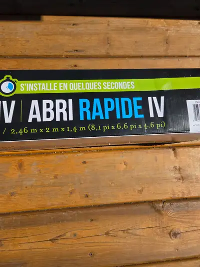 Abri plage contre le soleil de grandeur 8.1 pieds x 6.6 pieds x 4.6 pieds , de marque Light speed. A...