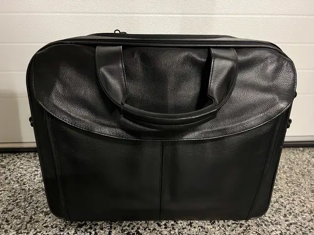 computer bag in Laptop Accessories in Edmonton - Image 3