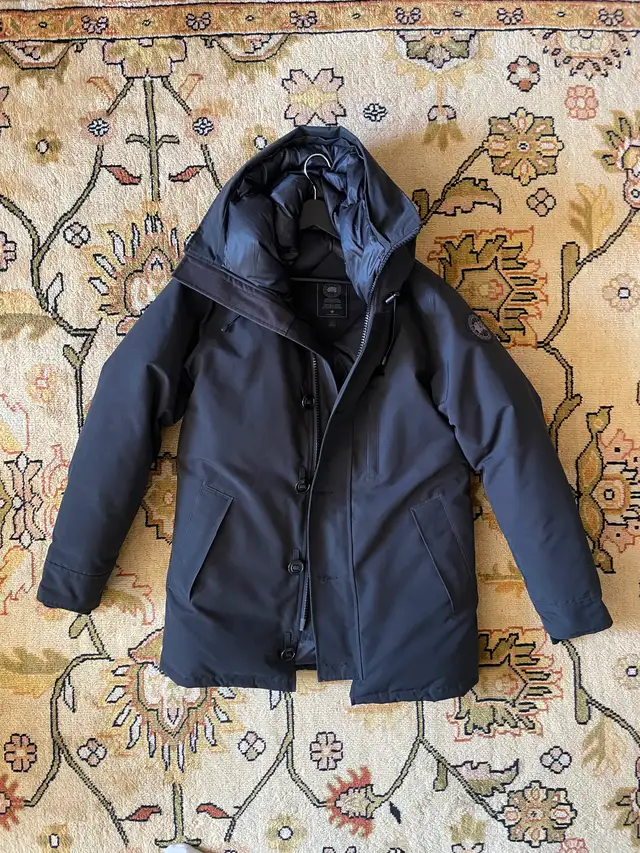 Canada Goose Chateau parka M in Men's in Calgary - Image 5