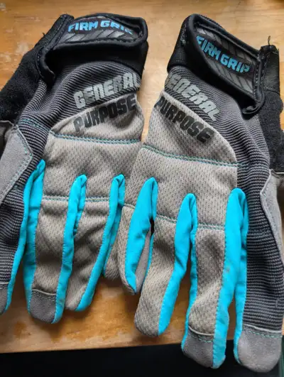 Gants de jardinage / Gardening Gloves – Excellent état, View more