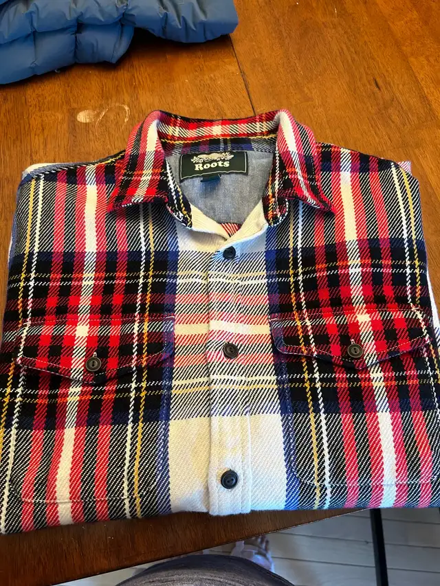 Roots Plaid Flannel Shirt in Men's in Kingston - Image 2