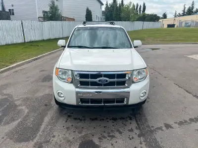 Selling my Ford escape 2011 Limited 4wd KM’S 220000 km’s. Runs and drives great V6 solid engine and...